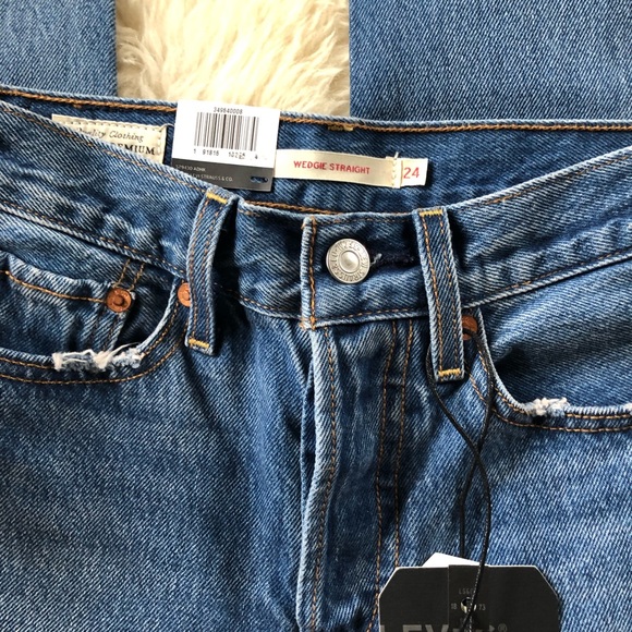 NWT Levi’s Wedgie Straight Crop Ankle Jeans - Picture 6 of 8